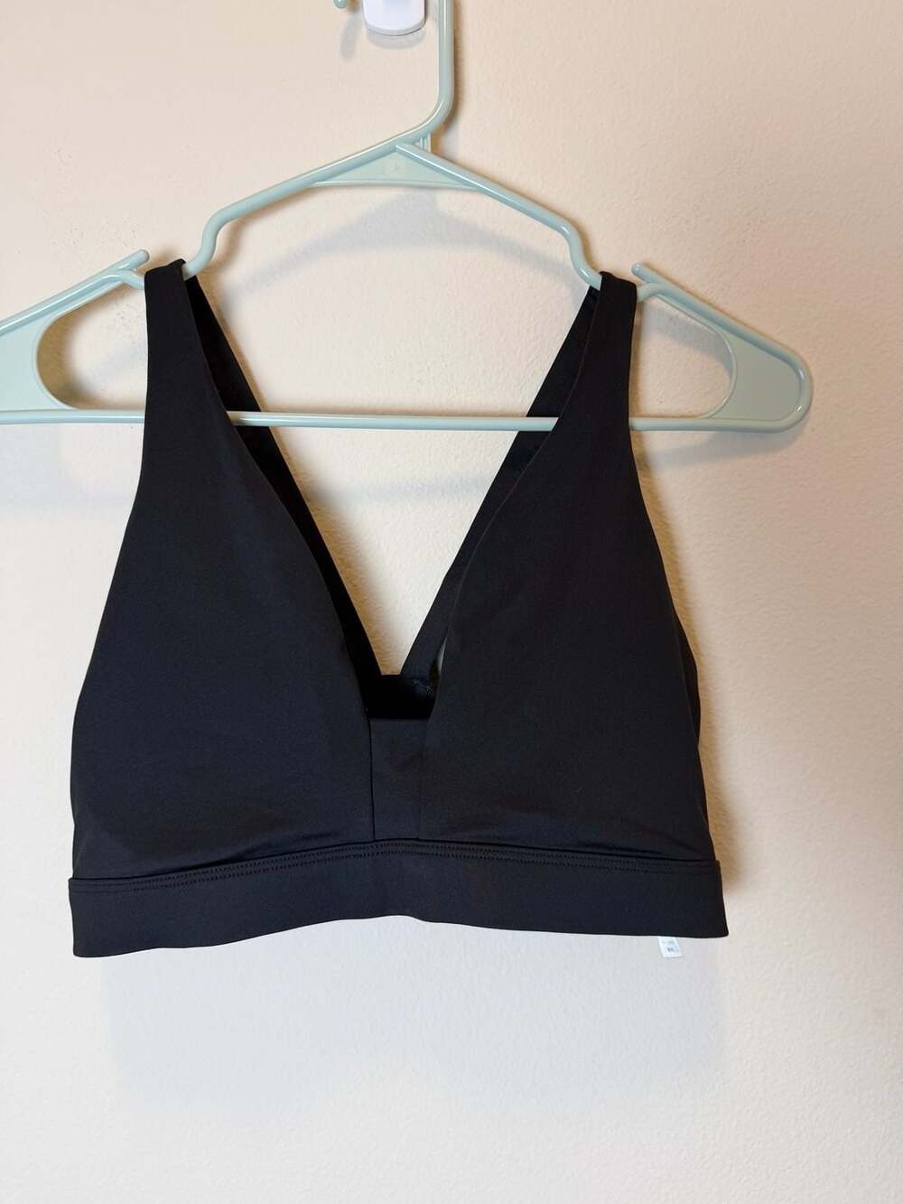 Victoria's Secret VSX Sport Bra Size M Black V-